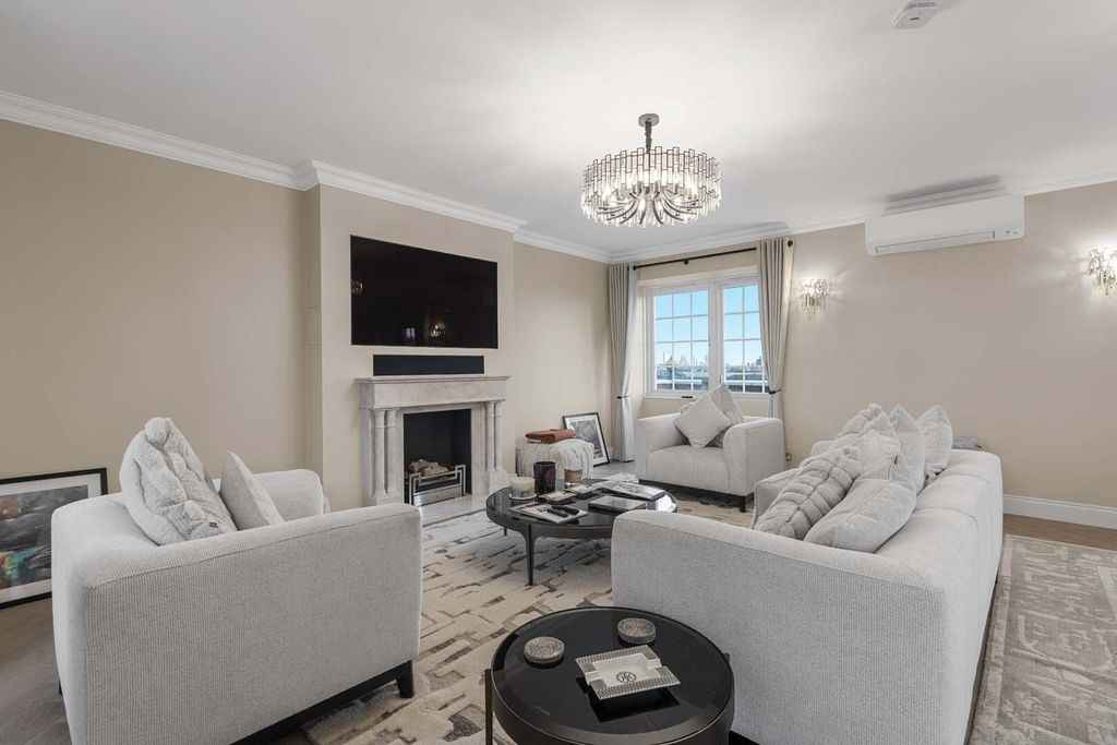 Property photo 2 of 20 Living Room