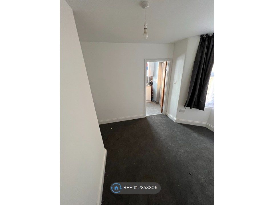 Property photo 3 of 4 Living Room