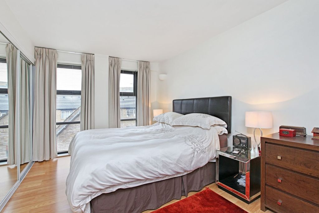 Property photo 3 of 6 Bed 1