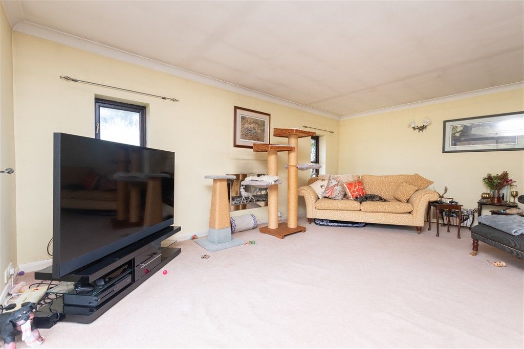 Property photo 1 of 10 Lounge