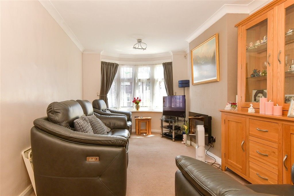 Property photo 3 of 14 Lounge