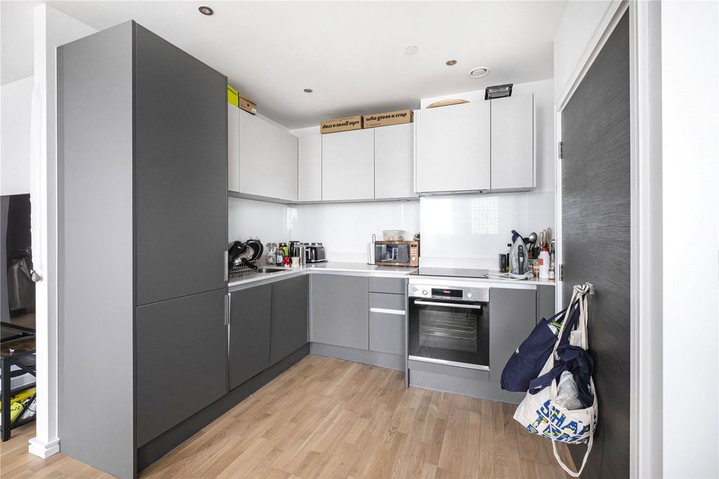 Property photo 2 of 11 Kitchen