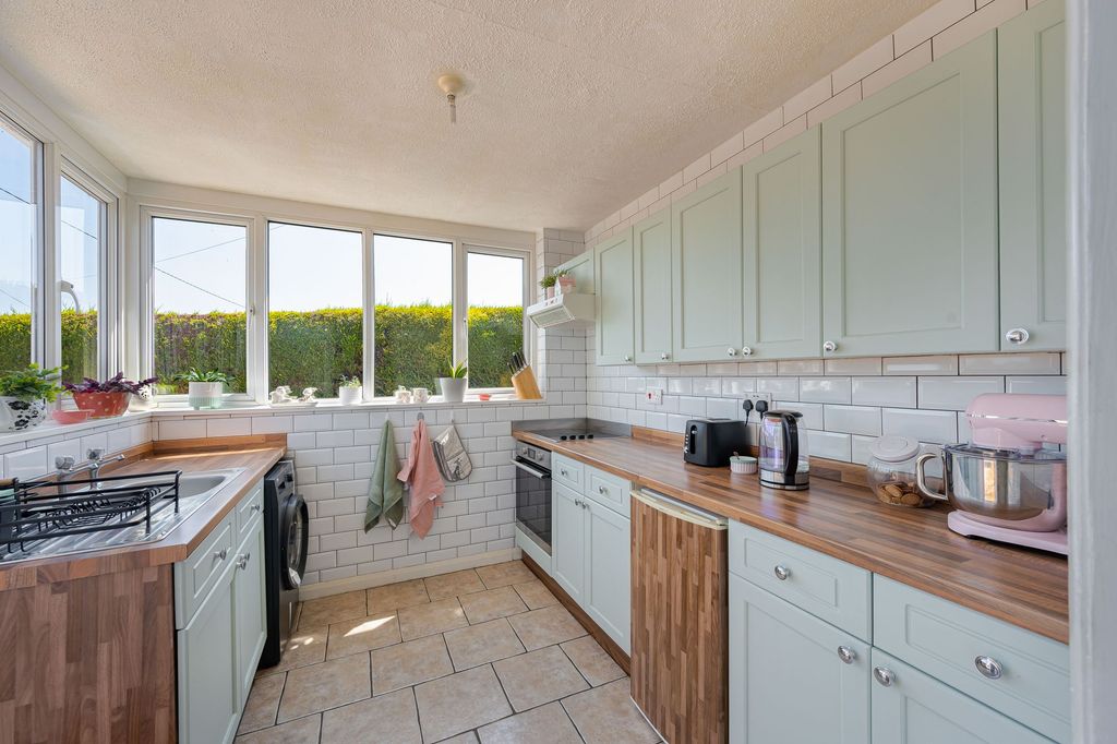 Property photo 3 of 34