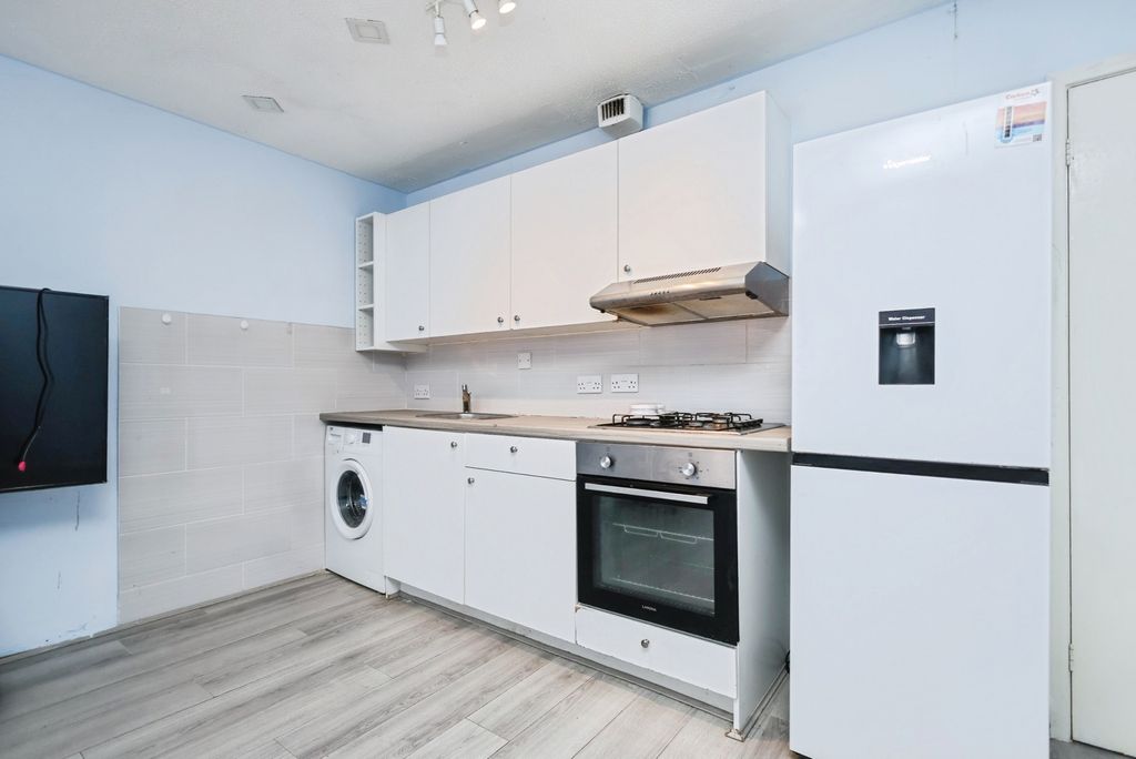 Property photo 3 of 6 Pbox-Img.Jpg