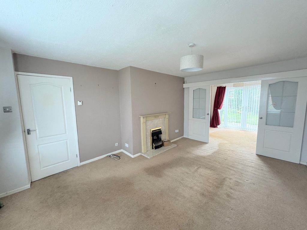 Property photo 2 of 13 Lounge