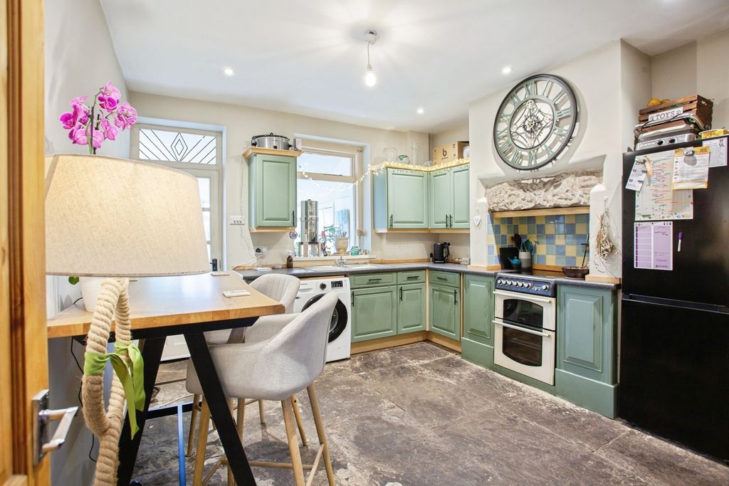 Property photo 3 of 16 Pbox-Img.Jpg