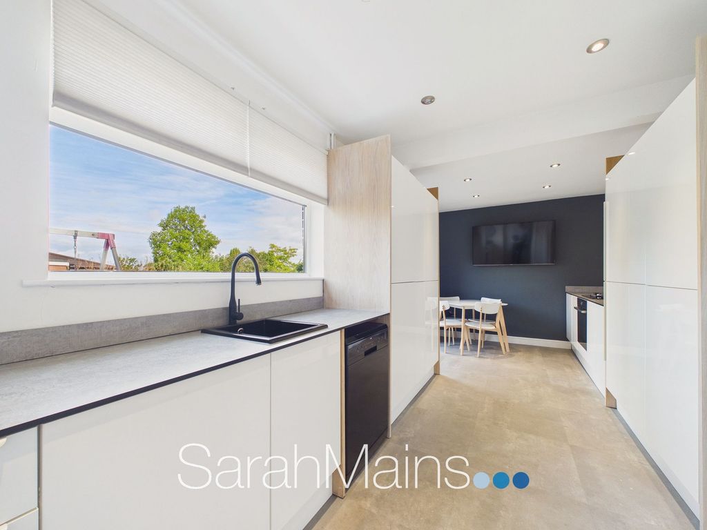 Property photo 3 of 12 Dining Kitchen