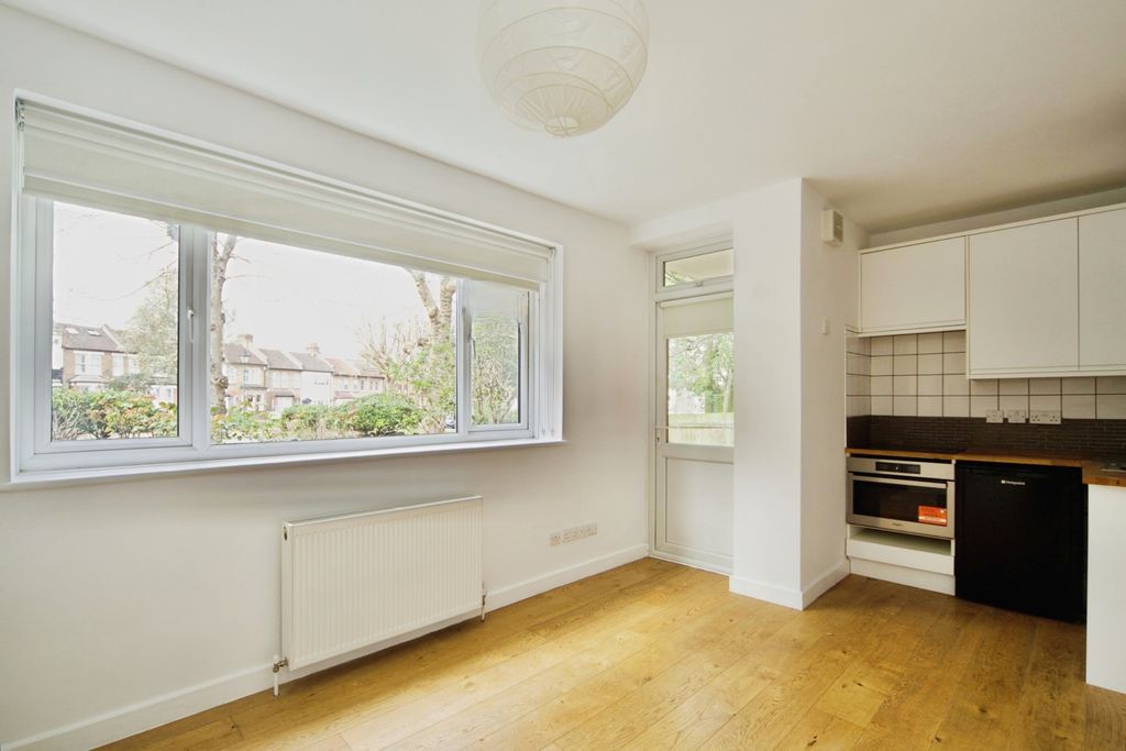 Property photo 3 of 18 Pbox-Img.Jpg