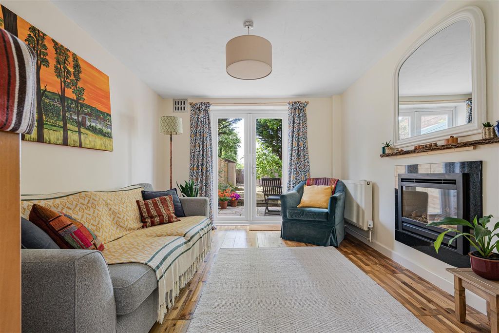 Property photo 2 of 17 22_81573.Jpg