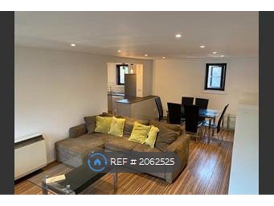 Property photo 2 of 9 Living Room/Dining Area