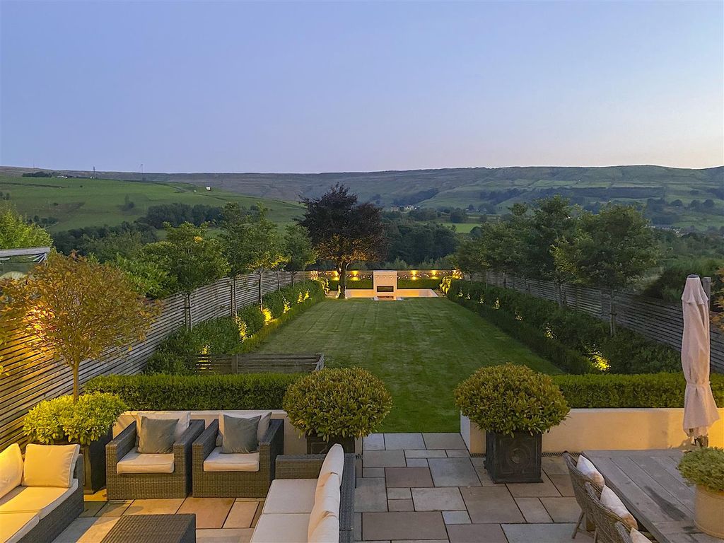 Property photo 3 of 47 Rear Garden By Night