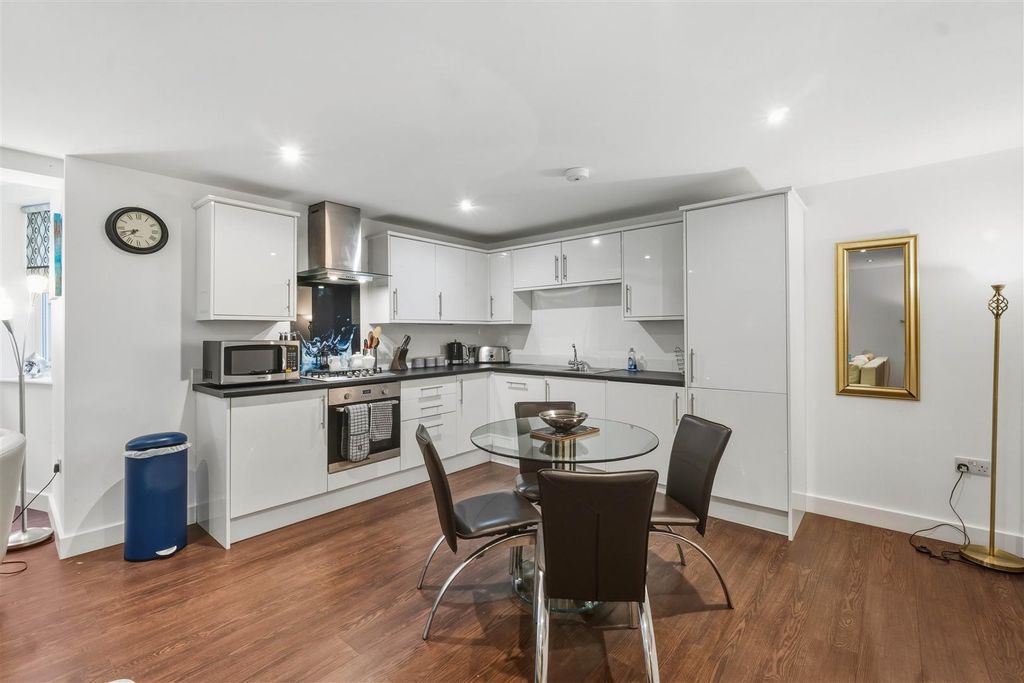 Property photo 3 of 6 Kitchen