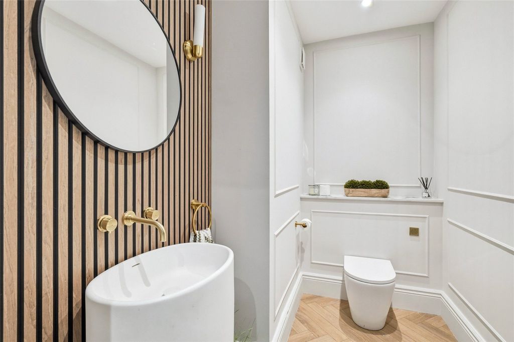 Additional image 9 of 5 bed detached house for saleThe Crescent, Loughton, Essex IG10