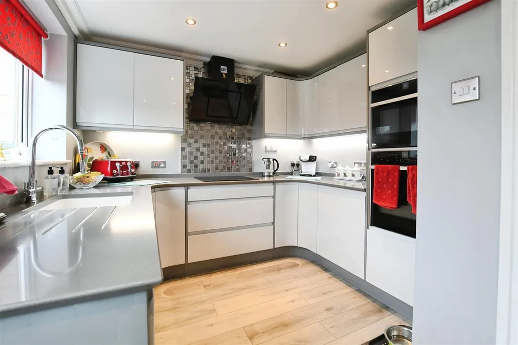 House in Sutton, Bransholme - More