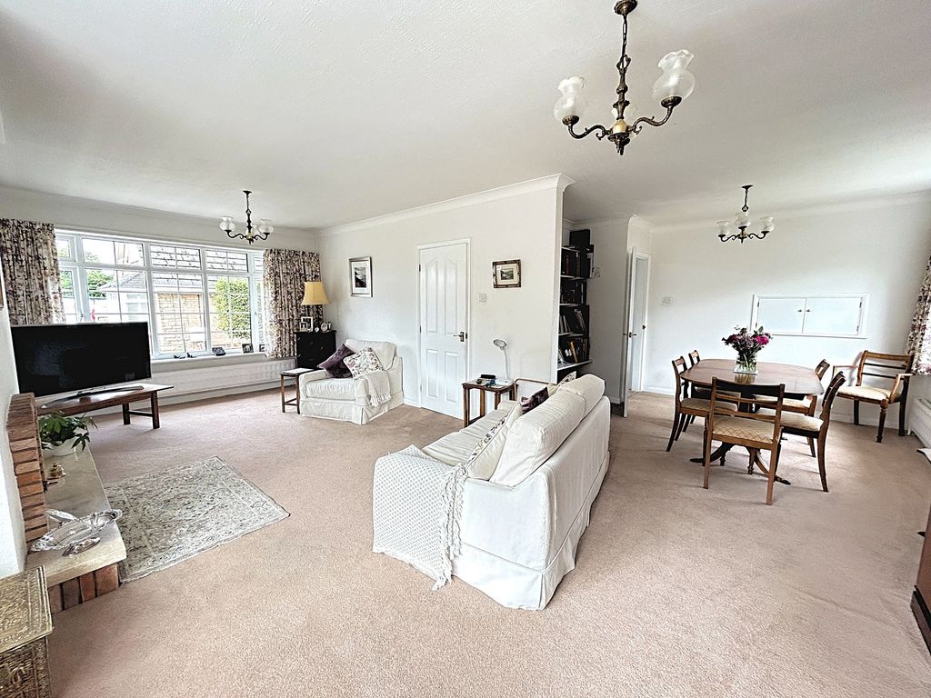 Property photo 2 of 28