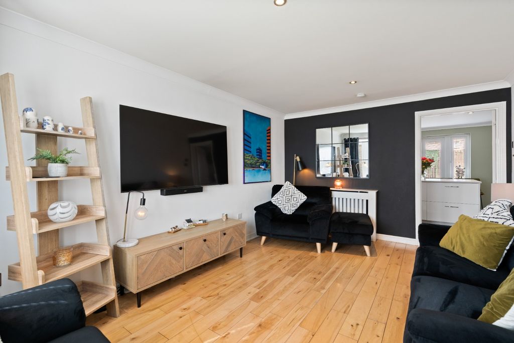 Property photo 2 of 30 5302363