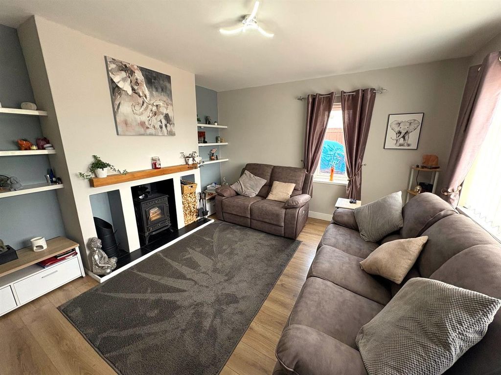 Property photo 2 of 12 Lounge