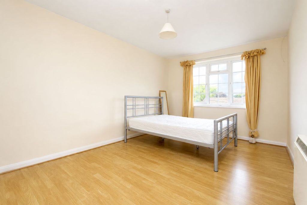 Property photo 3 of 4