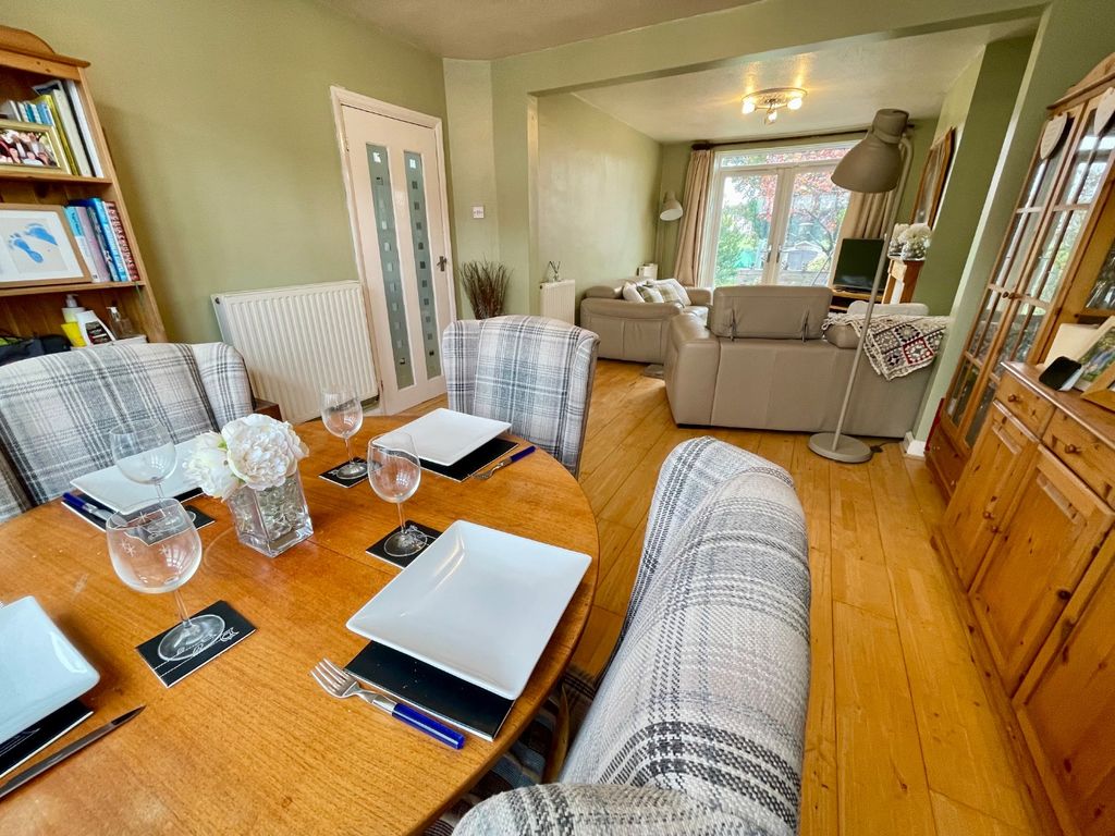 Property photo 3 of 12 4380534