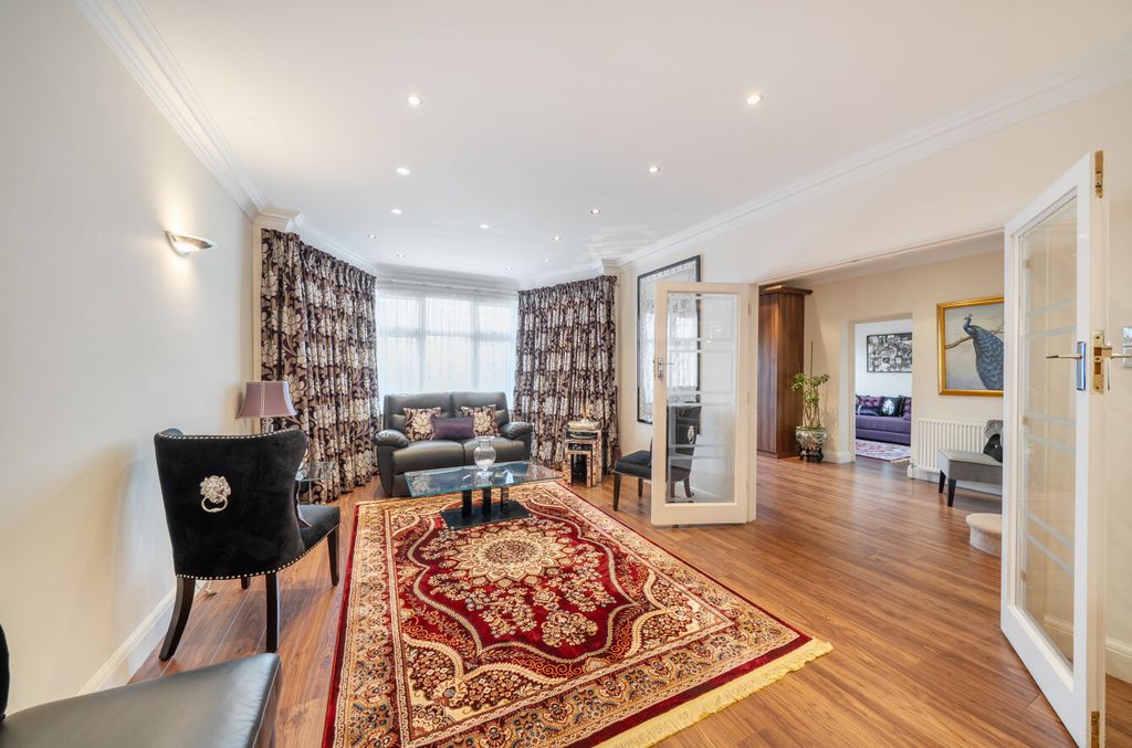 Property photo 3 of 24