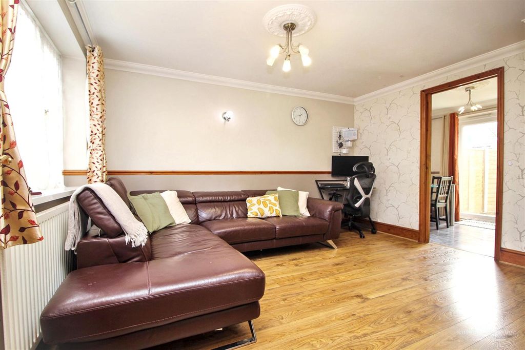 Property photo 3 of 20 Living Room