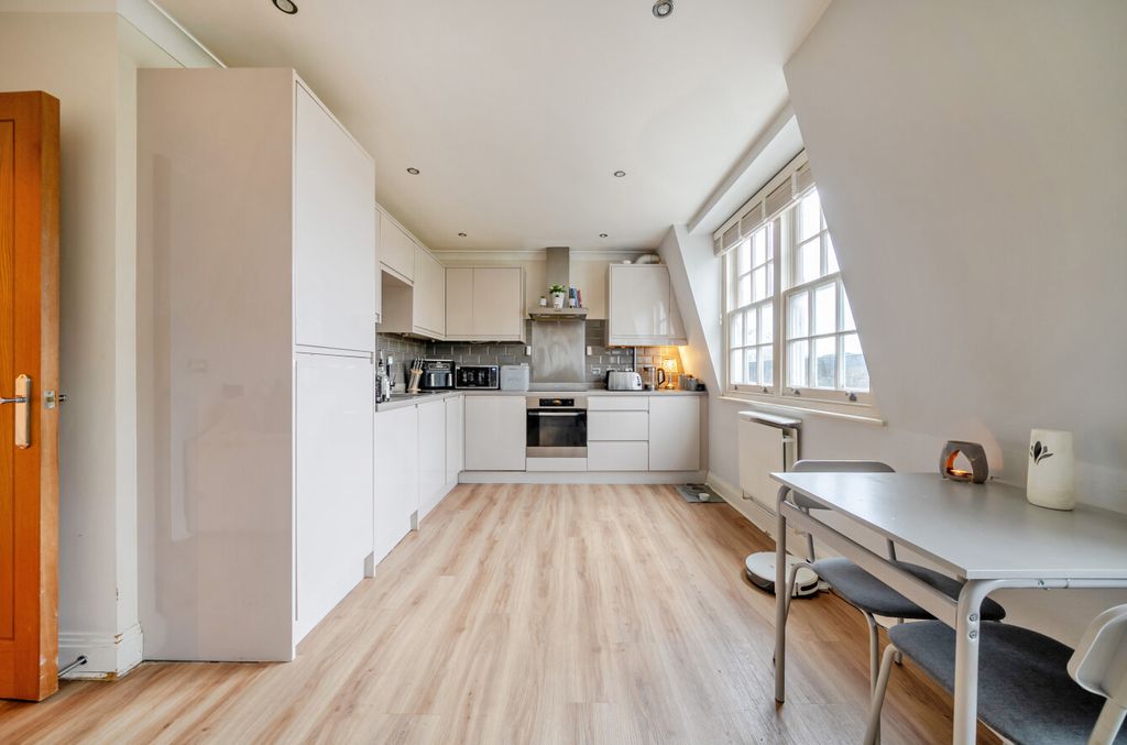 Property photo 2 of 14 1407914-2-6980894...