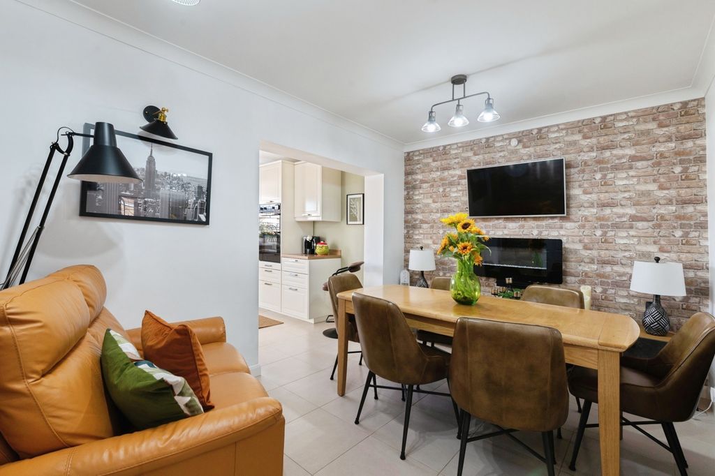 Property photo 2 of 26 Picture