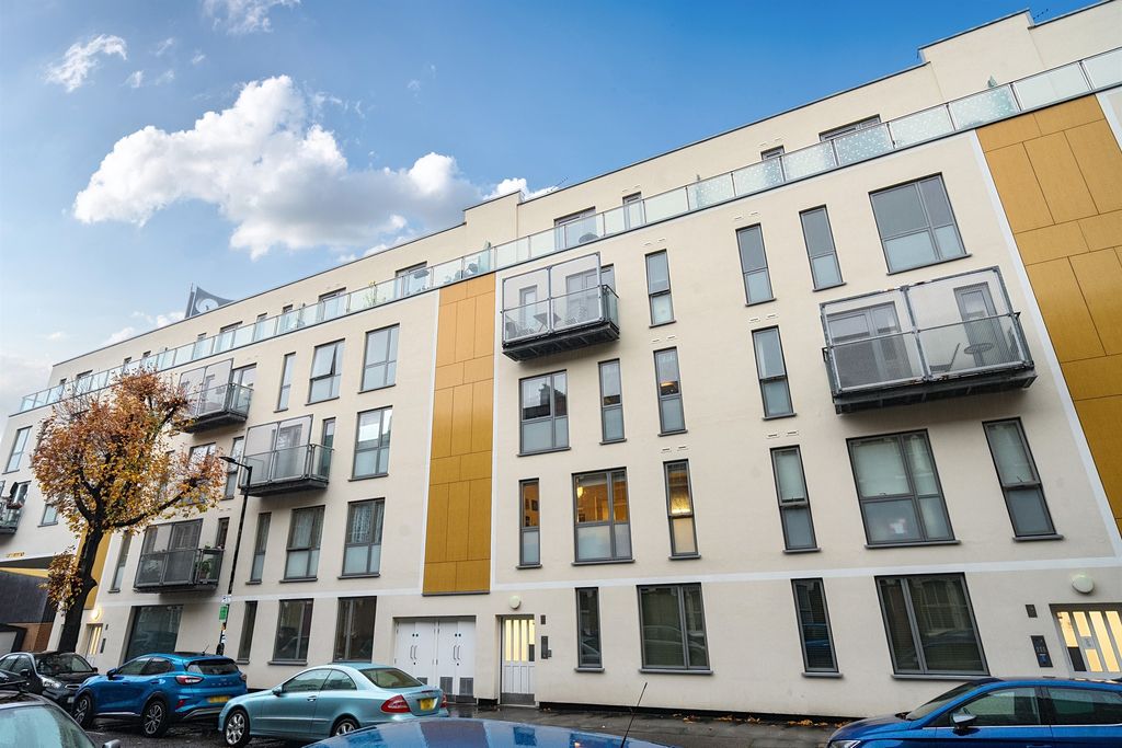 Property photo 1 of 11