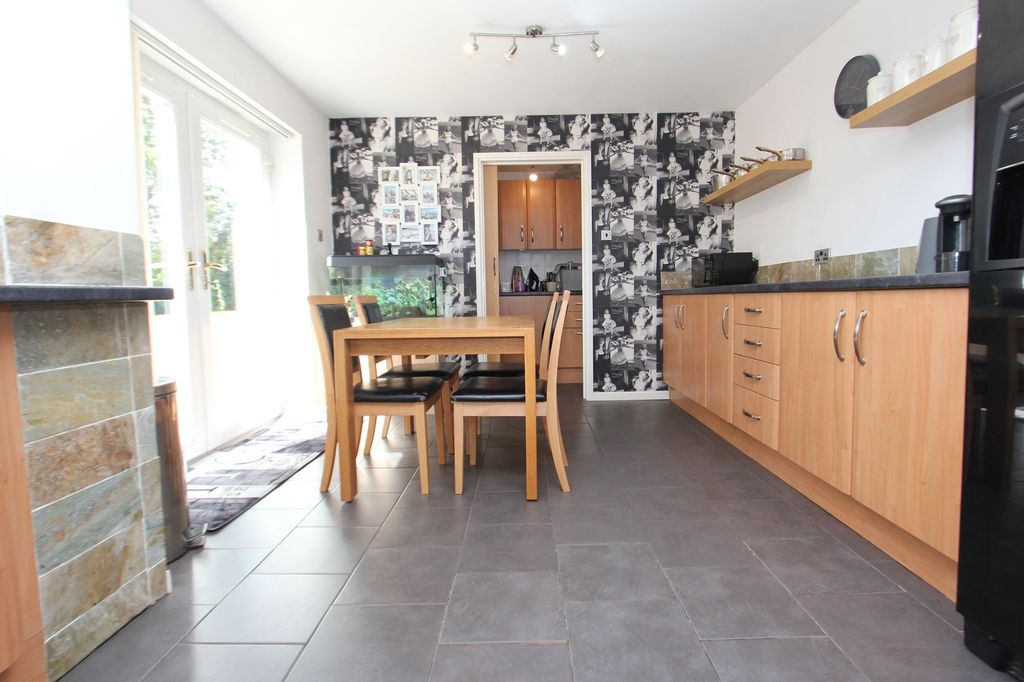 Property photo 3 of 25