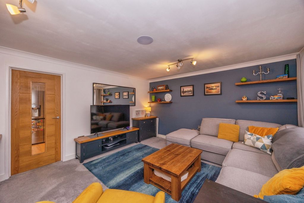 Property photo 3 of 13 Pbox-Img.Jpg