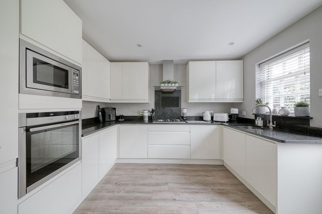 Property photo 3 of 44