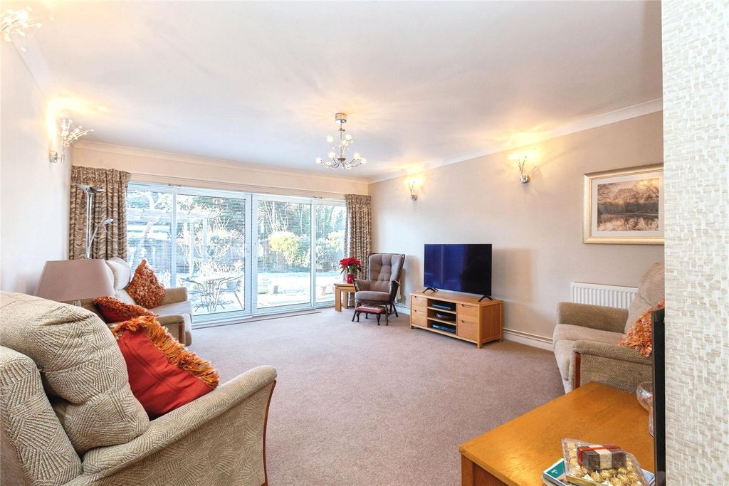 Property photo 2 of 18 Picture No. 27