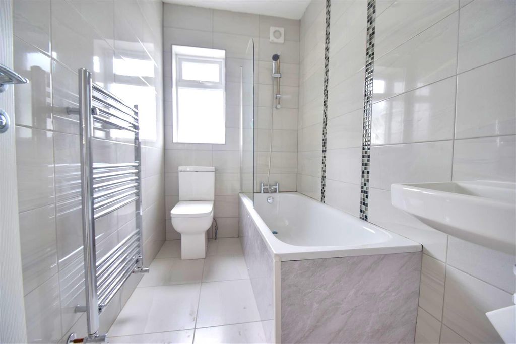 Property photo 2 of 5 Bathroom.Png