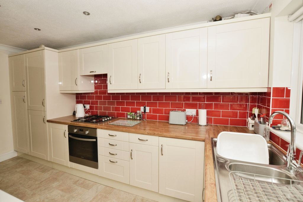 Property photo 3 of 16 Kitchen