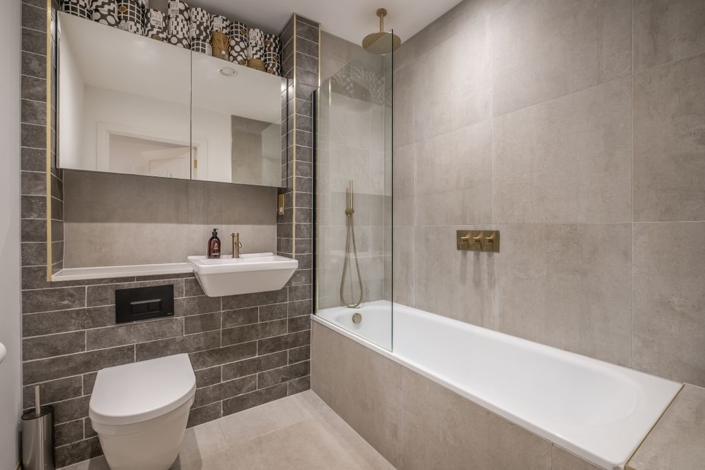 Property photo 3 of 9 7-Garratt-Apartme...
