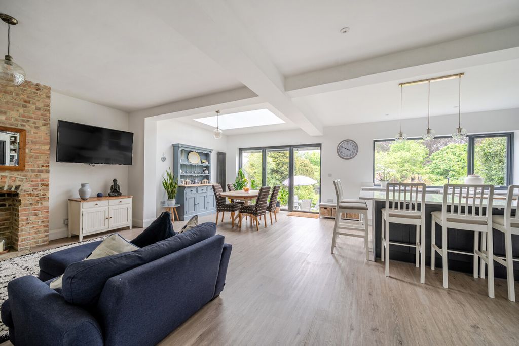 Property photo 3 of 34 1454195-16-69Fa09...