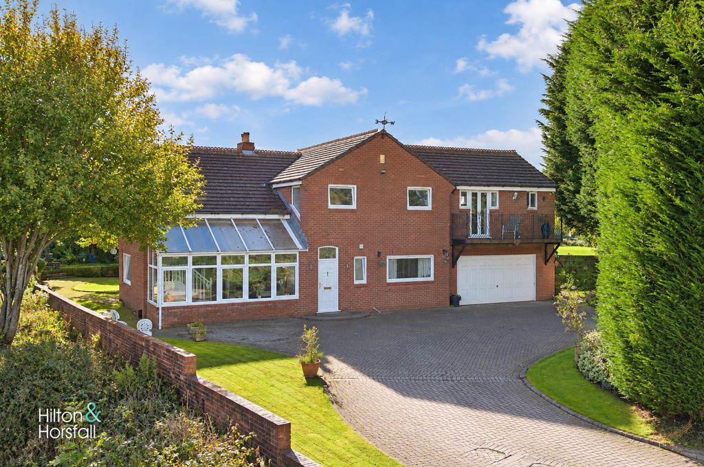 Property photo 1 of 27 Dunderdale Avenue
