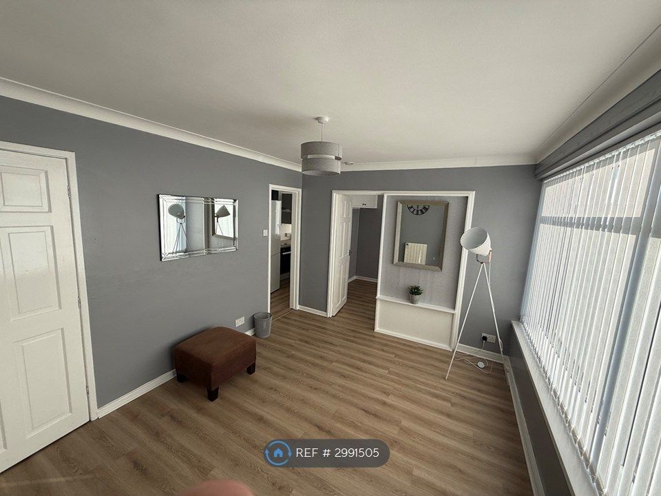 Property photo 2 of 17 Light And Airy Lounge