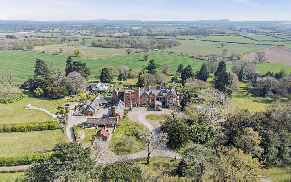 Property photo 2 of 34 Setting