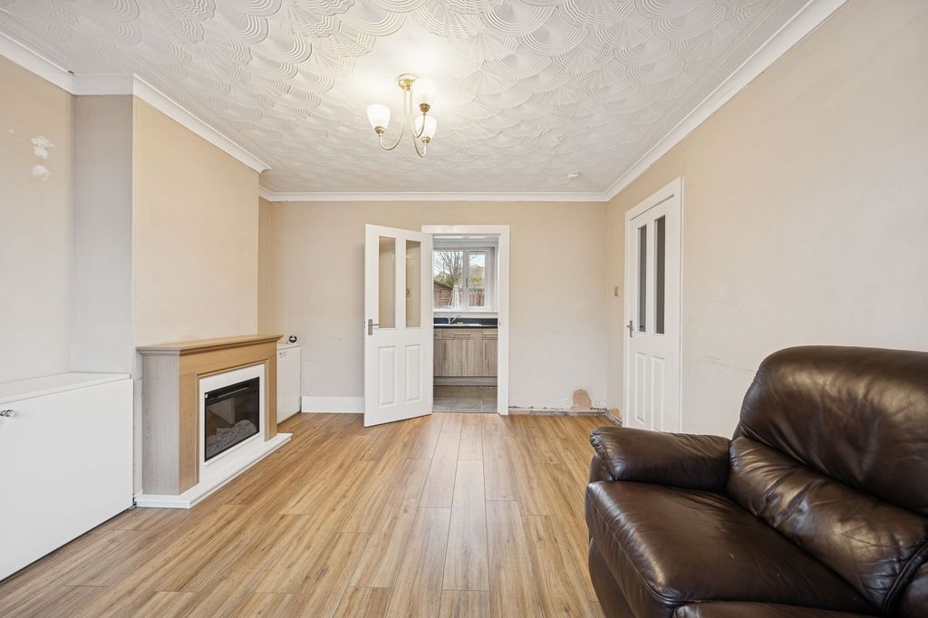 Property photo 3 of 20 Lounge