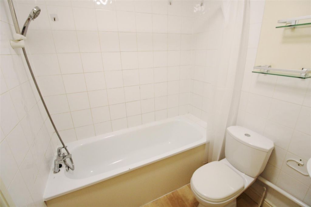 Property photo 1 of 6 4