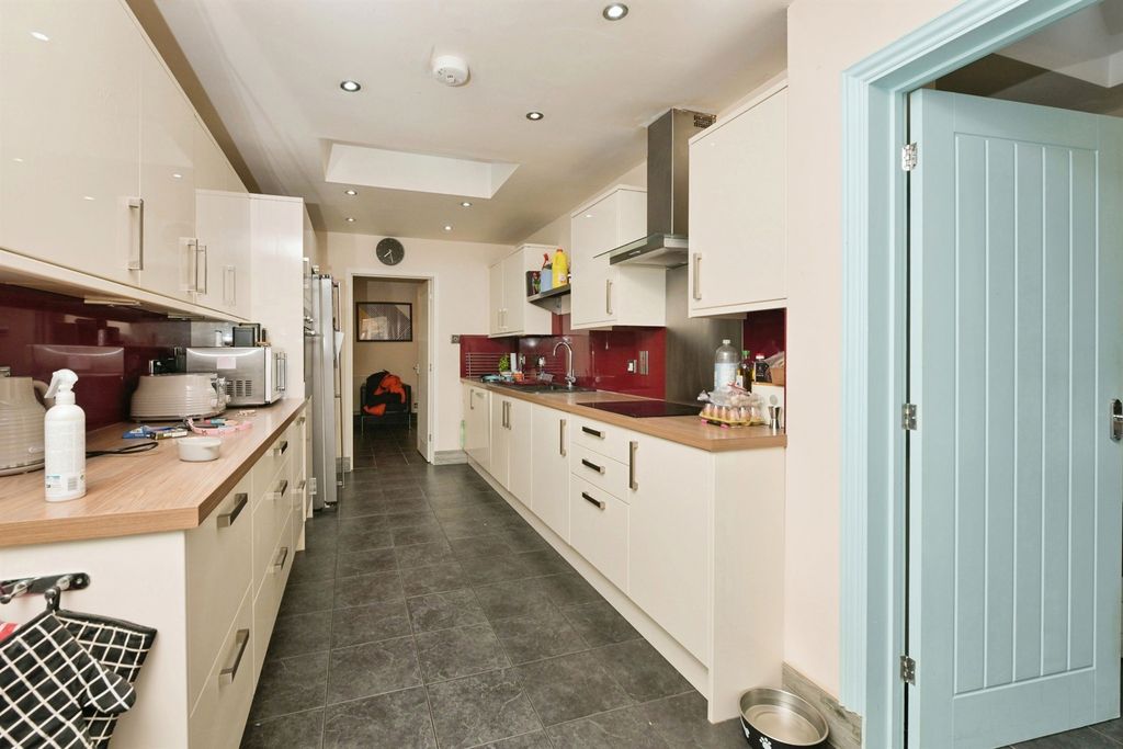 Property photo 3 of 15