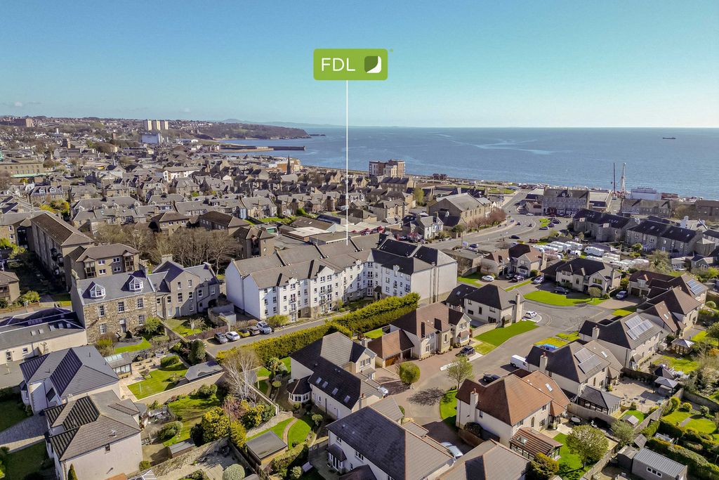 Property photo 3 of 27