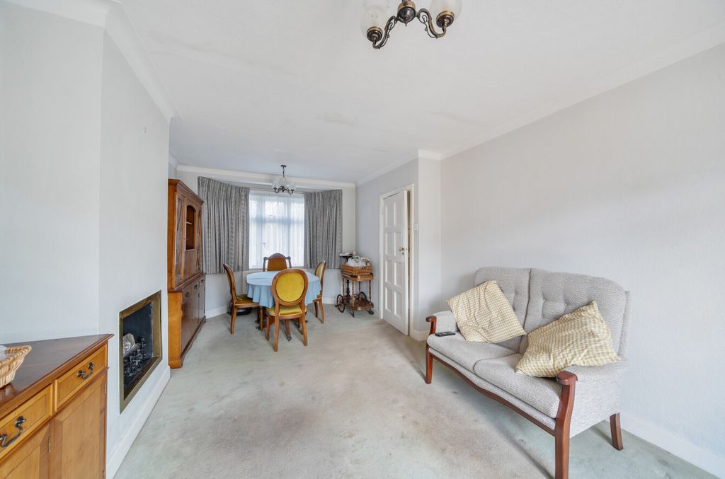 Property photo 3 of 20 1406883-15-697Cba...