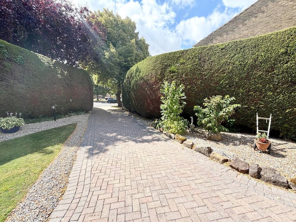 Property photo 2 of 44 Driveway
