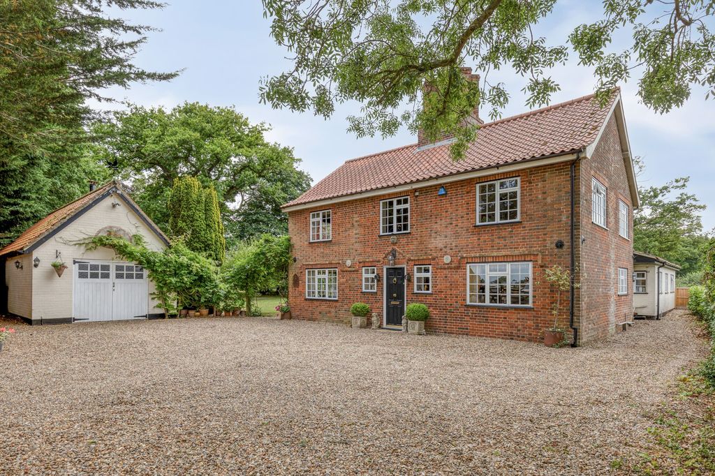Property photo 1 of 32