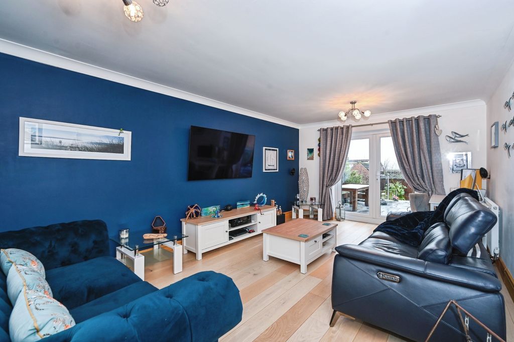 Property photo 2 of 25