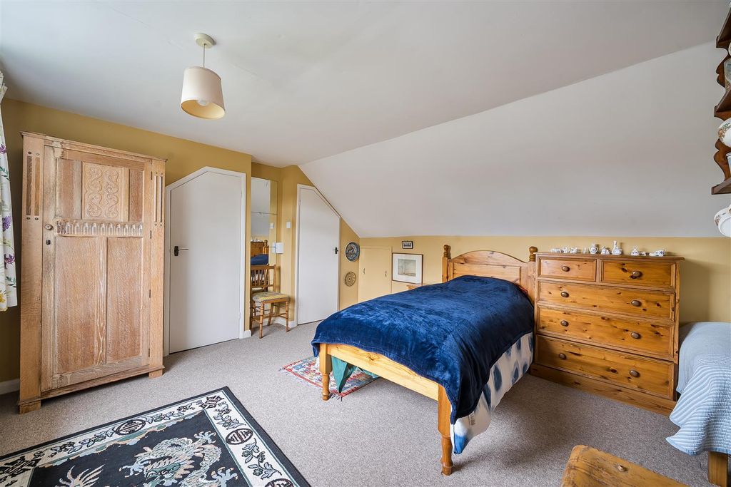 Property photo 3 of 19 Bedroom