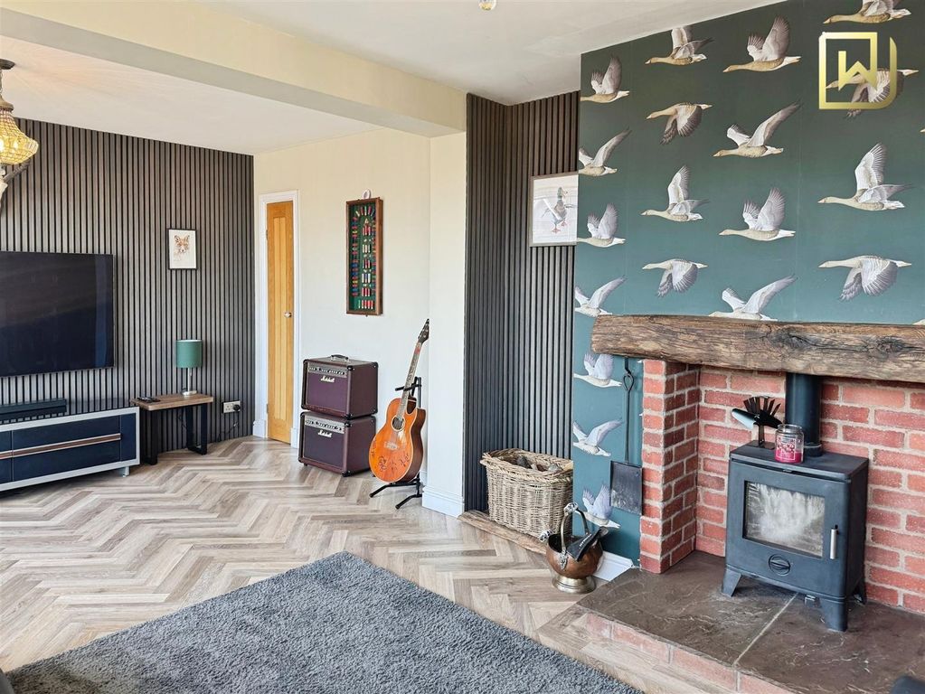 Property photo 1 of 28 Living Room