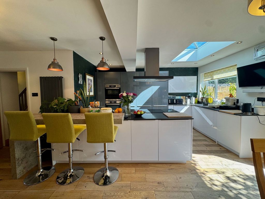 Property photo 3 of 31